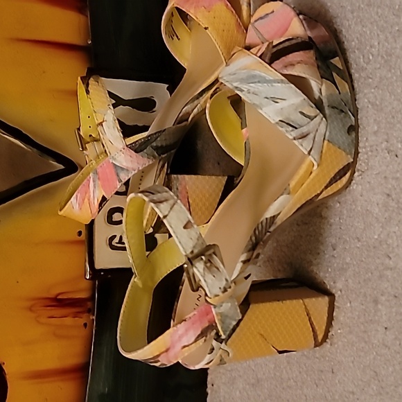 Shoes - Picture 2 of 4